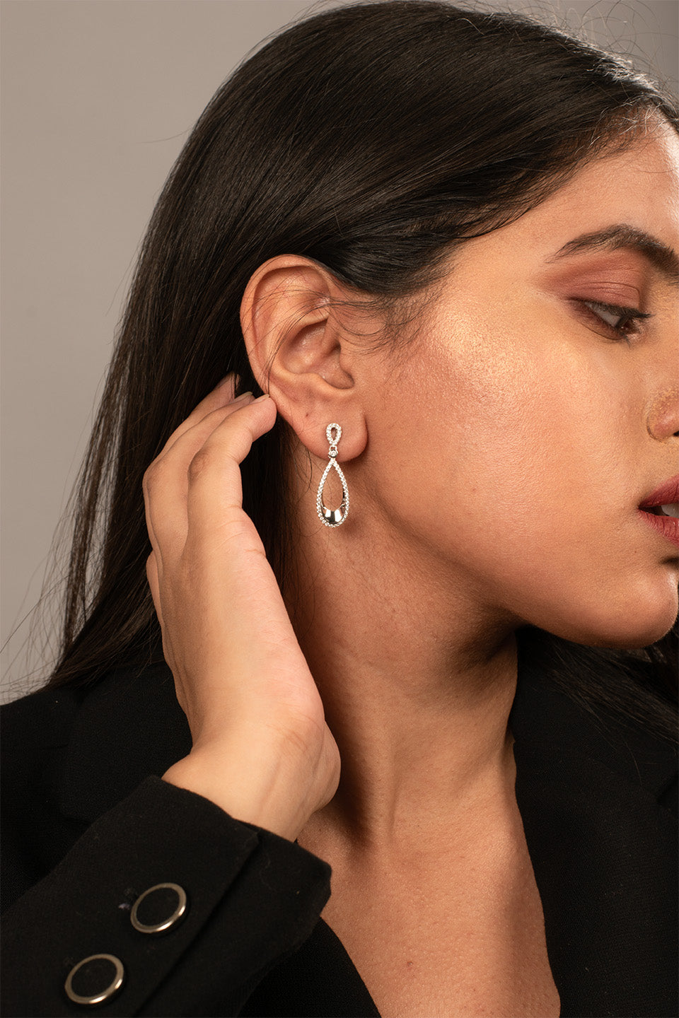 Silver intrecate tear drop earrings